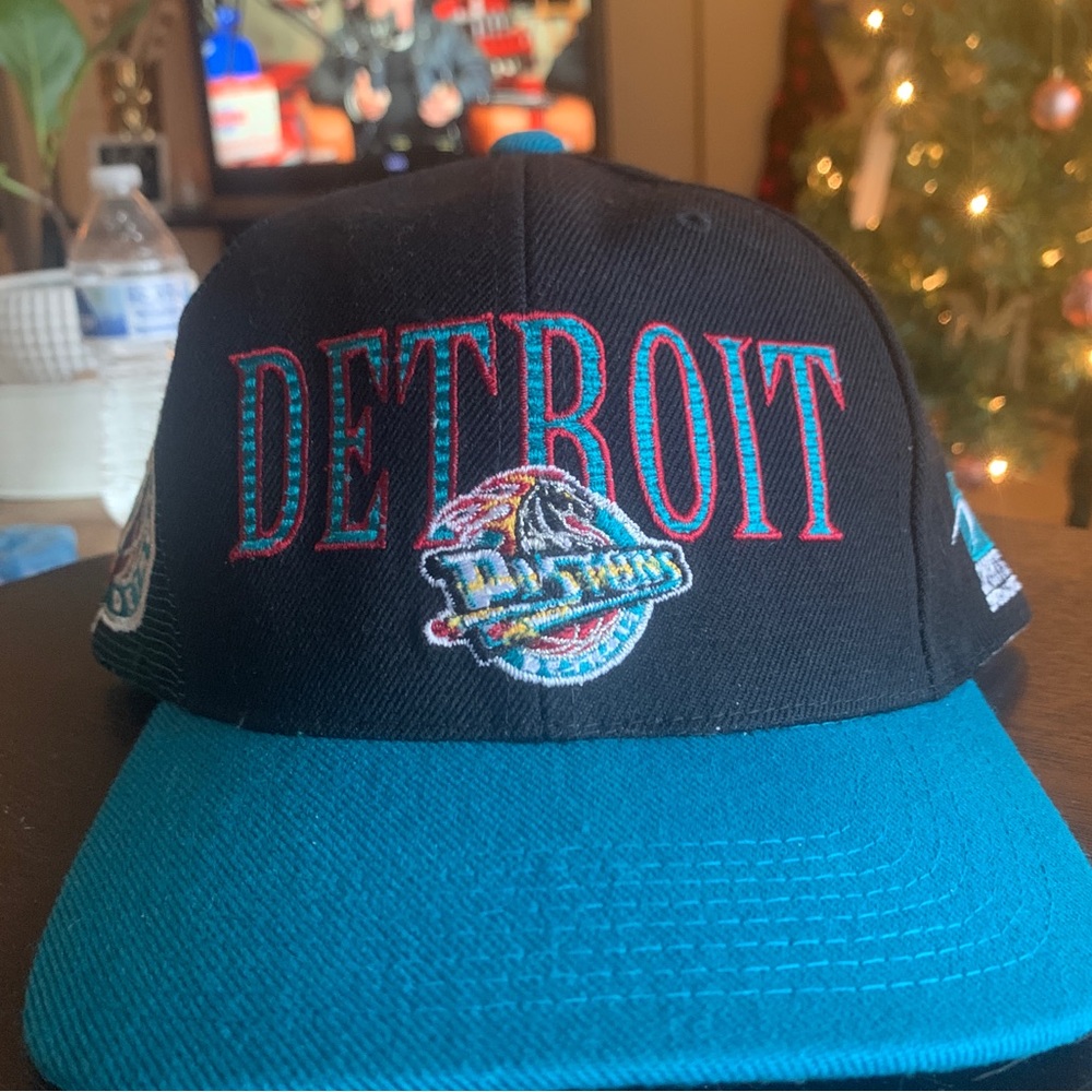 Detroit Pistons Vintage Sports Specialty Snap Back